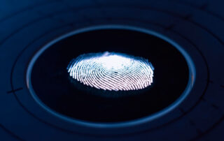 Control de acceso biométrico en puertas de alta seguridad - Martín Vecino