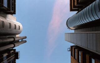 Herrajes invisibles, estética en arquitectura industrial - Martín Vecino