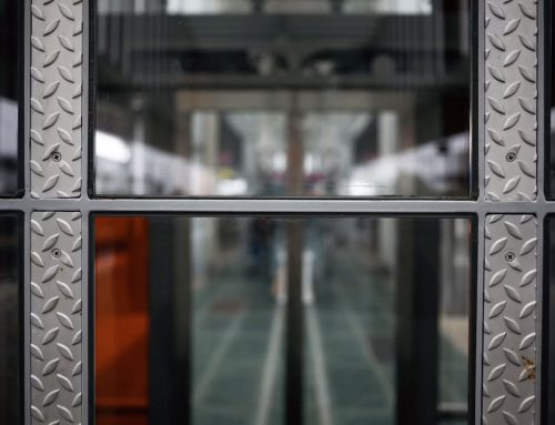 Herrajes para puertas de vidrio industrial